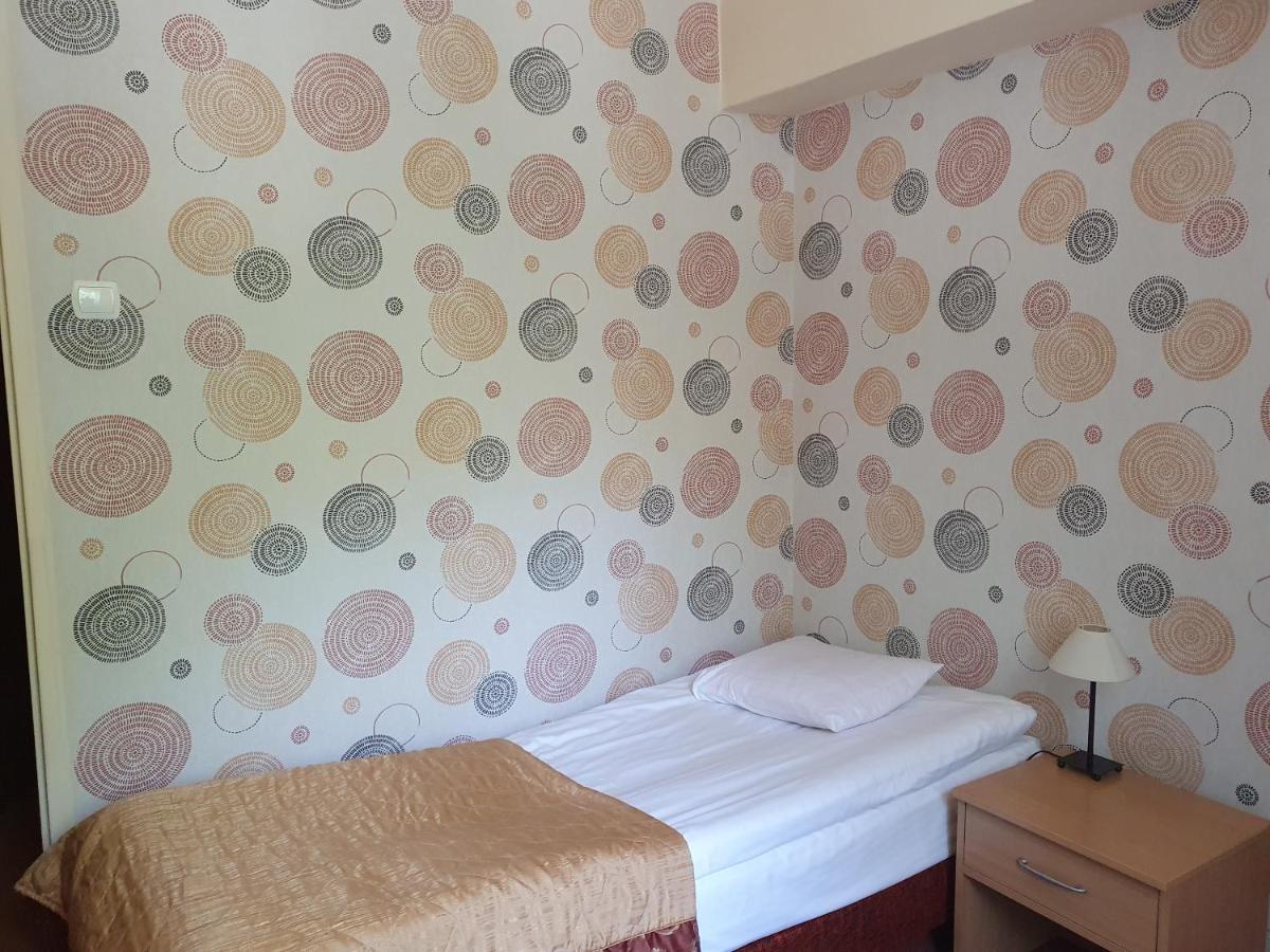 ז'שוב Hotel Iskra מראה חיצוני תמונה