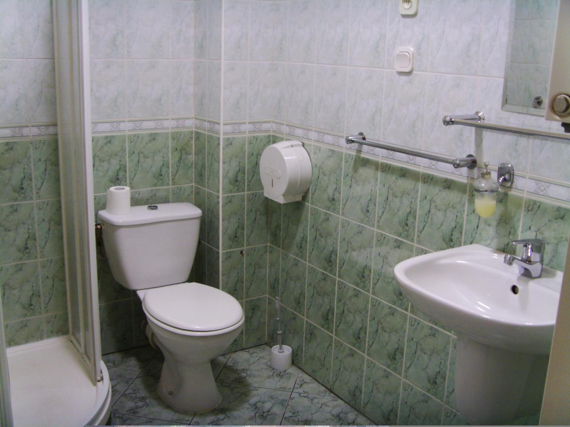 ז'שוב Hotel Iskra מראה חיצוני תמונה