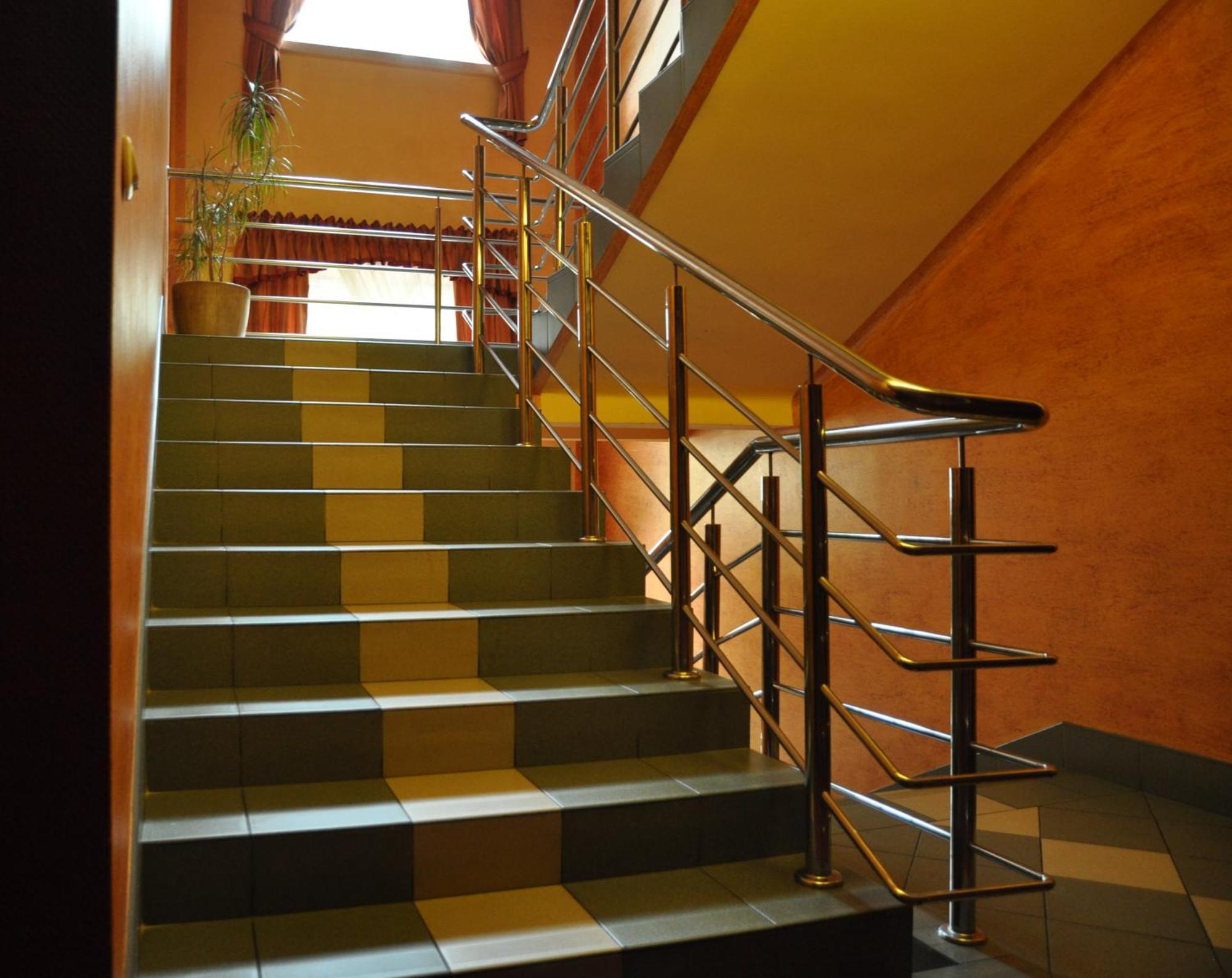 ז'שוב Hotel Iskra מראה חיצוני תמונה