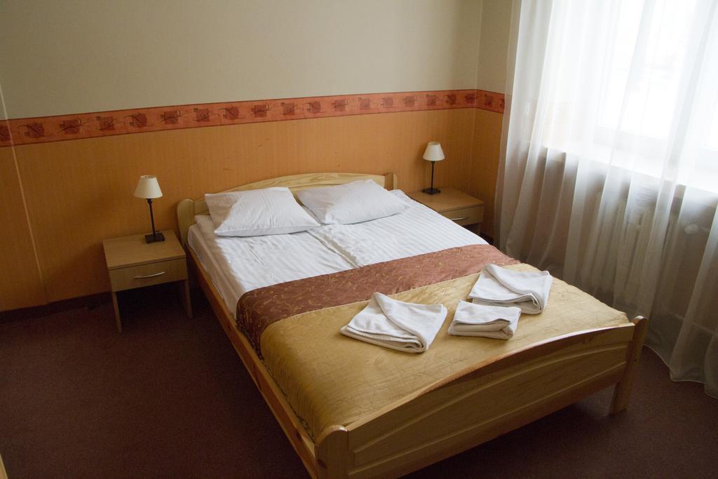 ז'שוב Hotel Iskra חדר תמונה