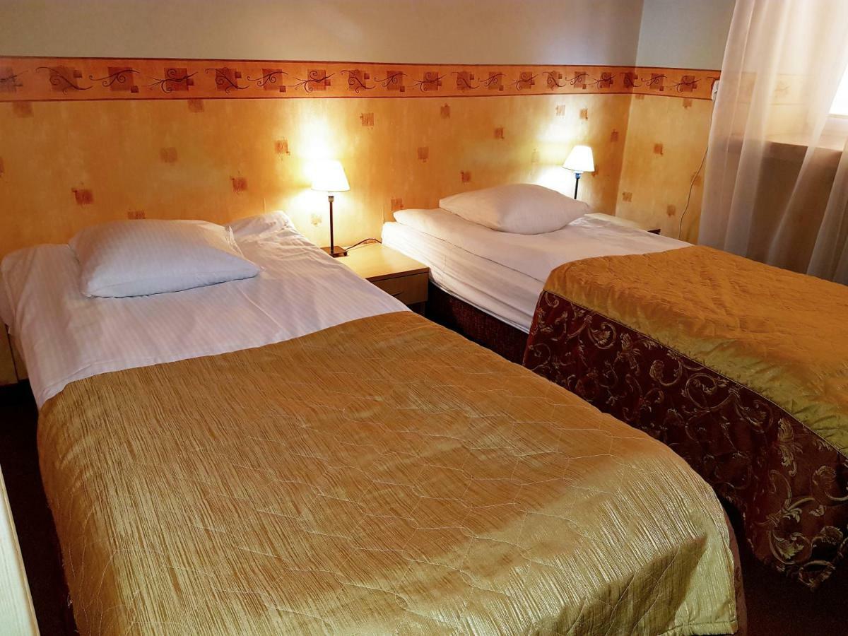 ז'שוב Hotel Iskra מראה חיצוני תמונה