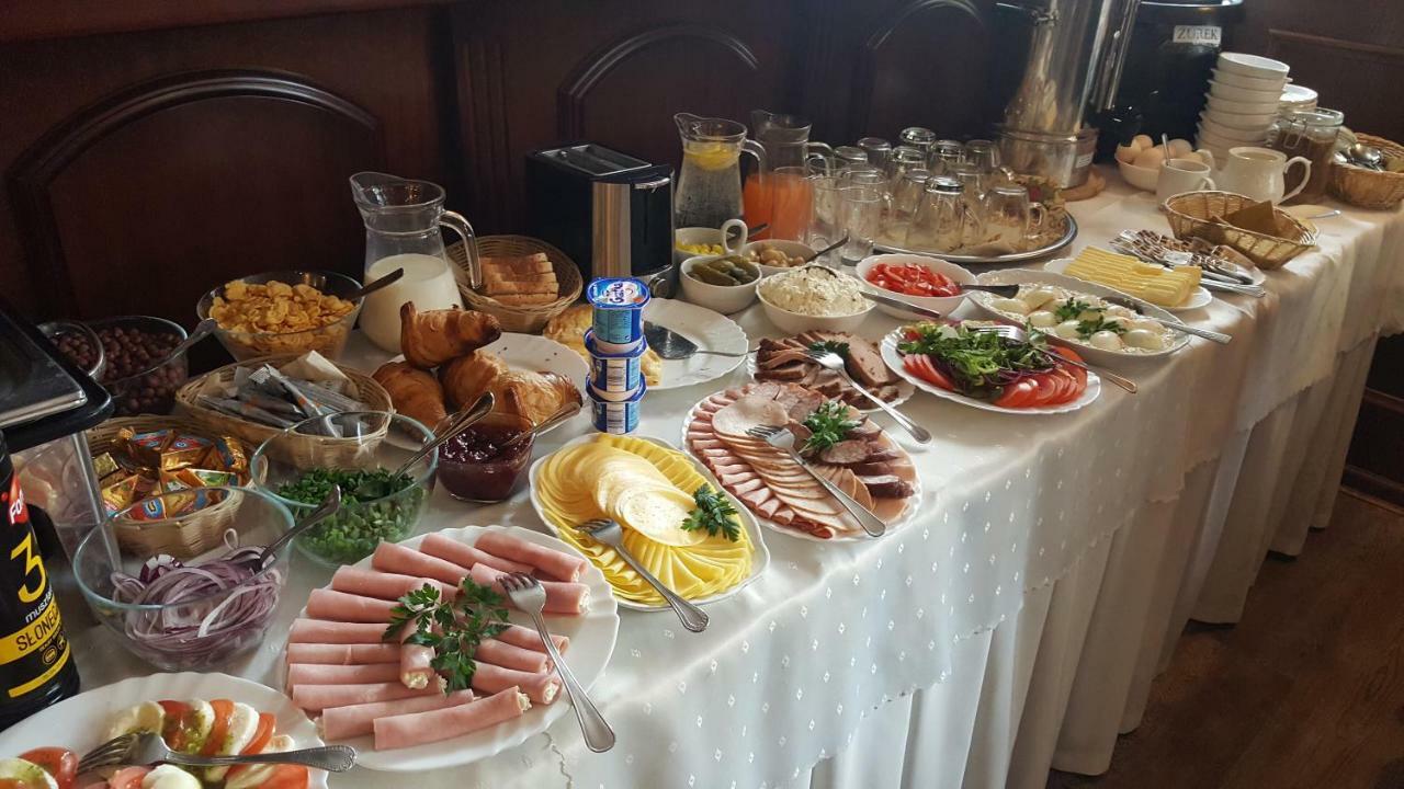 ז'שוב Hotel Iskra מראה חיצוני תמונה