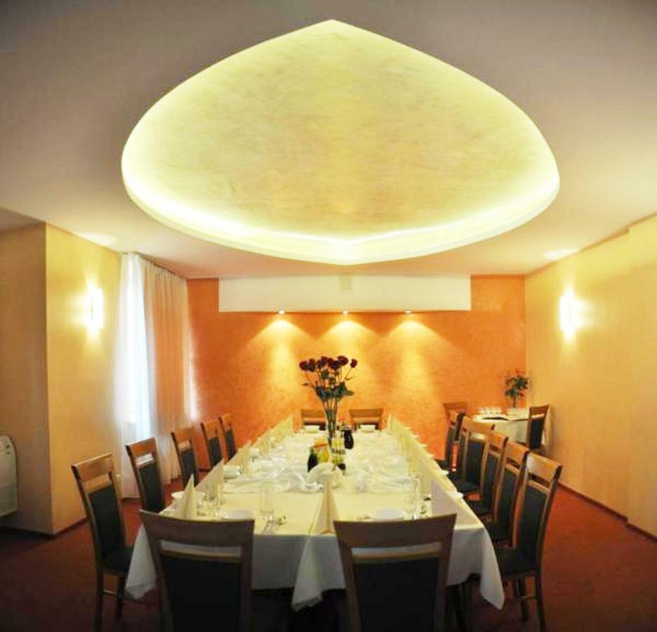 ז'שוב Hotel Iskra מראה חיצוני תמונה