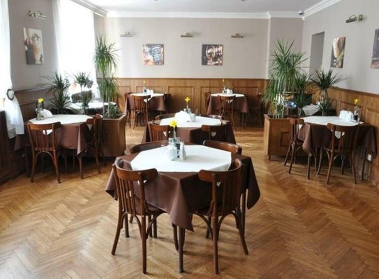 ז'שוב Hotel Iskra מראה חיצוני תמונה