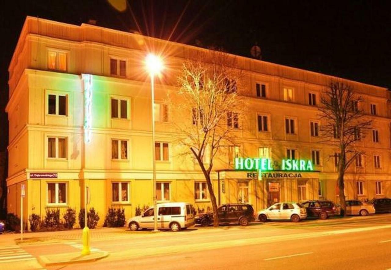 ז'שוב Hotel Iskra מראה חיצוני תמונה